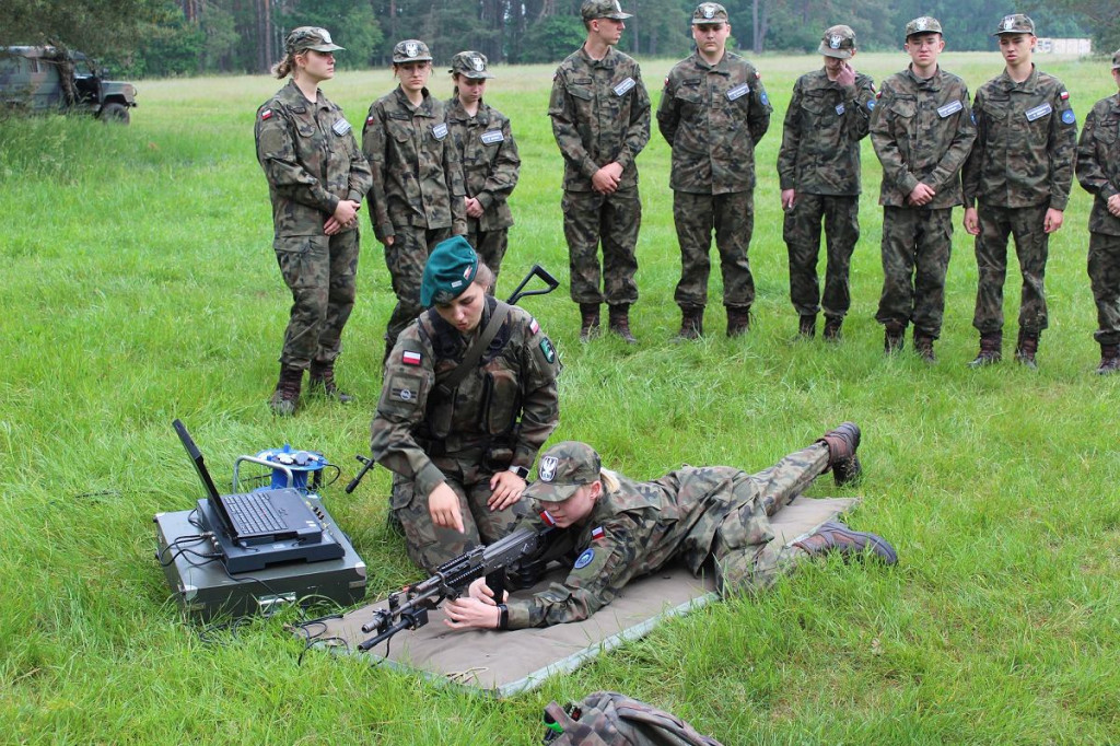 Kilkuset żołnierzy z Brodnicy ćwiczyło na poligonie drawskim. Wraz z nimi 16-letni kadeci [ZDJĘCIA]