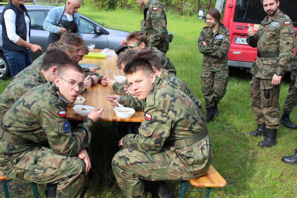 Kilkuset żołnierzy z Brodnicy ćwiczyło na poligonie drawskim. Wraz z nimi 16-letni kadeci [ZDJĘCIA]