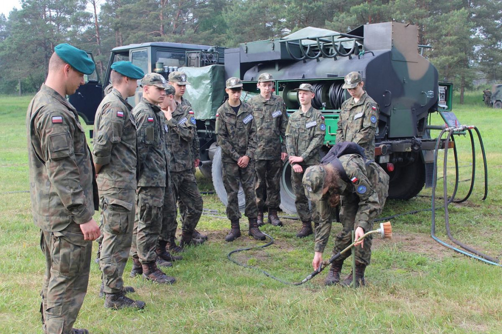 Kilkuset żołnierzy z Brodnicy ćwiczyło na poligonie drawskim. Wraz z nimi 16-letni kadeci [ZDJĘCIA]