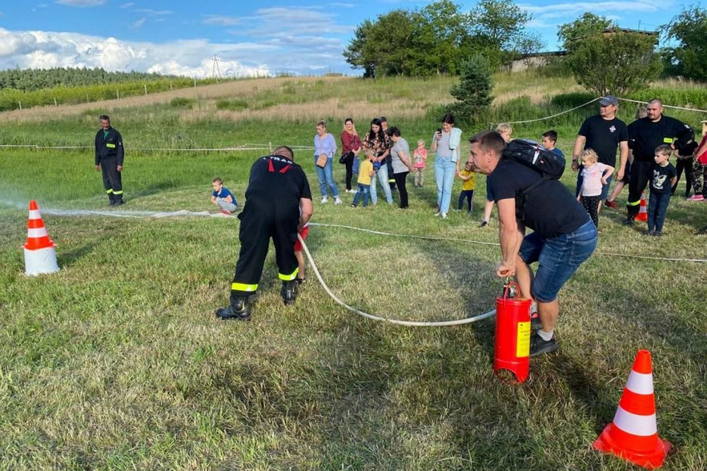 Brodnica i okolice. Pierwszy taki festyn w Ładnówku koło Cichego. A zaczęło się od mszy [ZDJĘCIA]