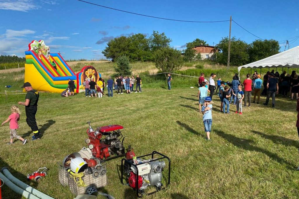 Brodnica i okolice. Pierwszy taki festyn w Ładnówku koło Cichego. A zaczęło się od mszy [ZDJĘCIA]