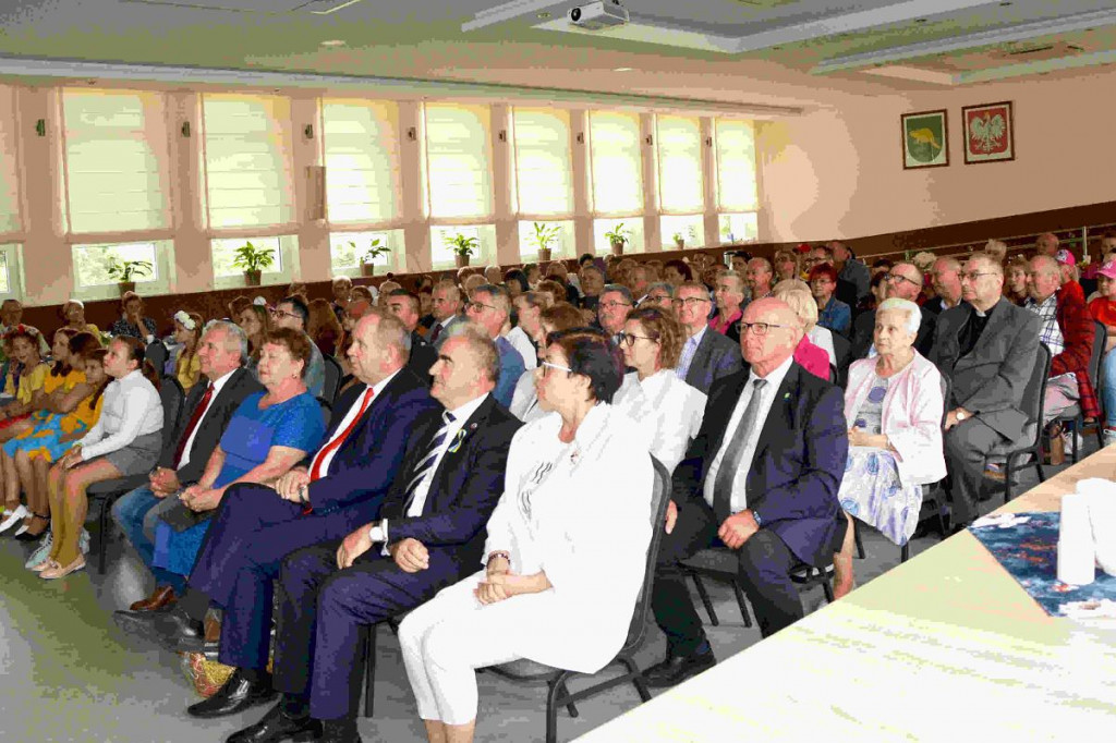 Świętowali w Bobrowie. Politycy, samorządowcy, historia, biesiada i tańce [ZDJĘCIA]