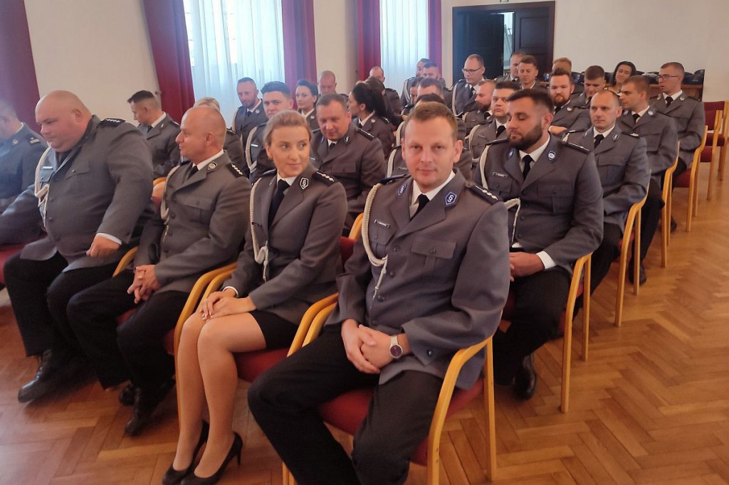 Awanse dla 54 funkcjonariuszy brodnickiej policji [ZDJĘCIA]