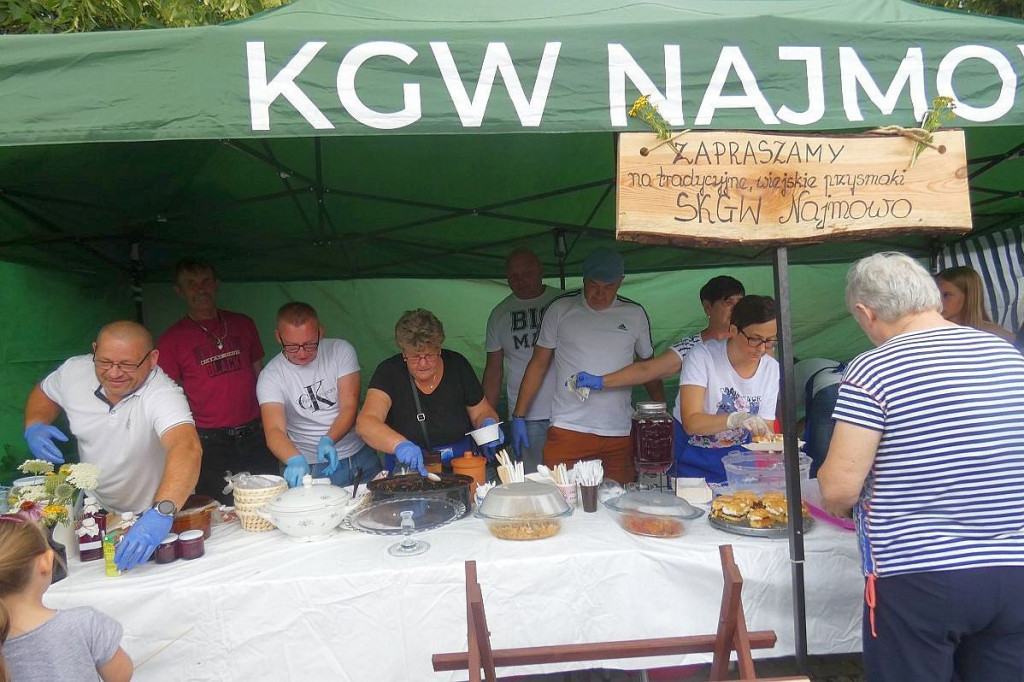 Brodnica. Niedzielny jarmark ekologiczny z królewną Anną przyciągnął tłumy [DUŻO ZDJĘĆ]