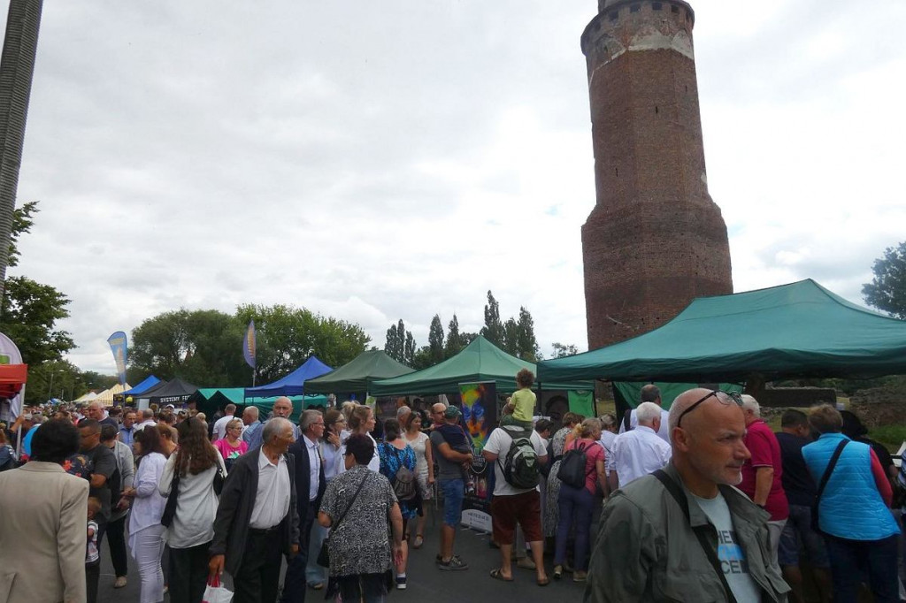 Brodnica. Niedzielny jarmark ekologiczny z królewną Anną przyciągnął tłumy [DUŻO ZDJĘĆ]