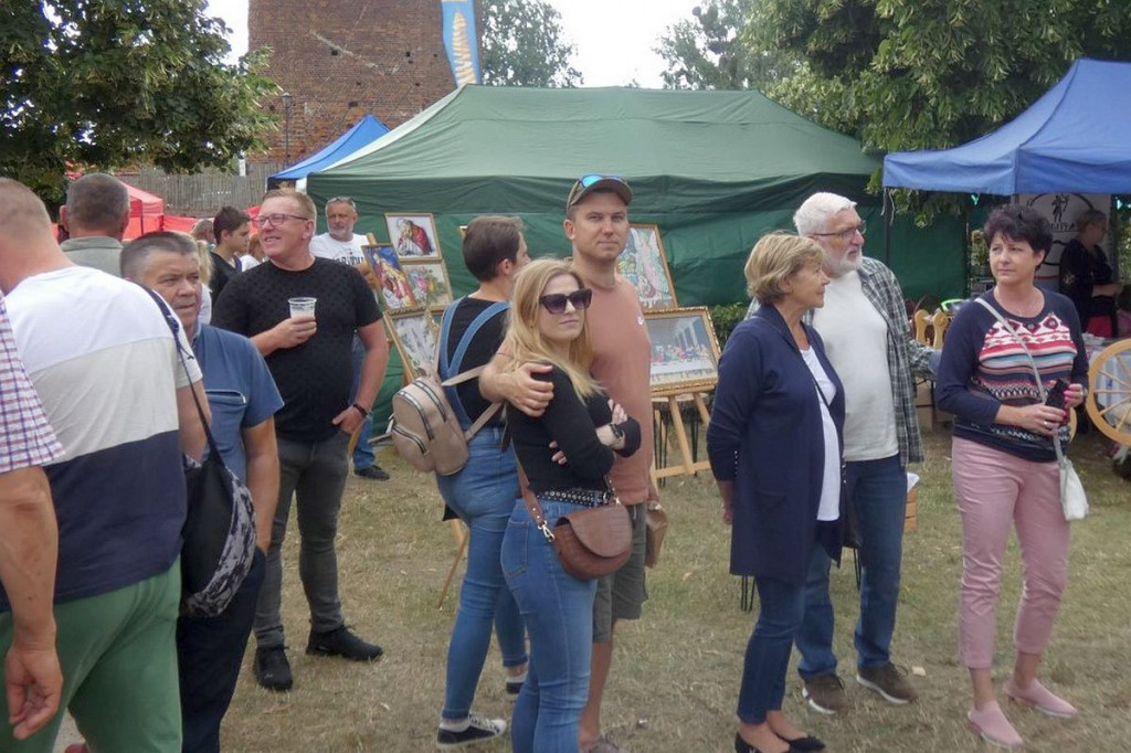 Brodnica. Niedzielny jarmark ekologiczny z królewną Anną przyciągnął tłumy [DUŻO ZDJĘĆ]