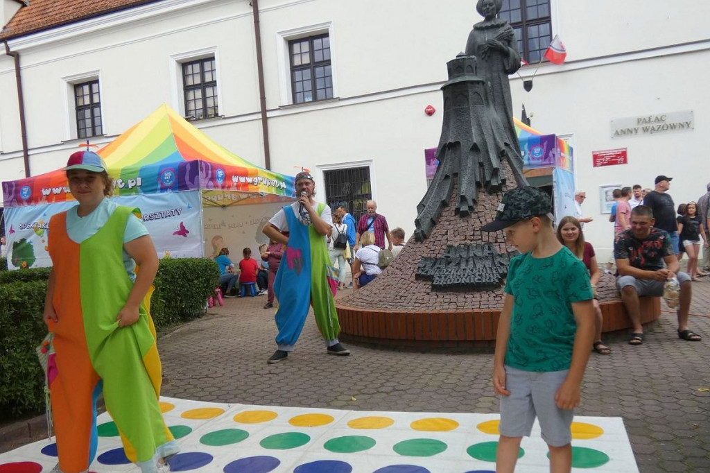 Brodnica. Niedzielny jarmark ekologiczny z królewną Anną przyciągnął tłumy [DUŻO ZDJĘĆ]