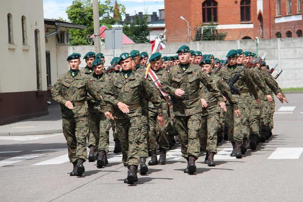 Żołnierze kończą szkolenie podstawowe, niektórzy nie dali rady. Tylko kobiet zabrakło