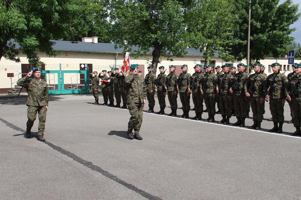 Żołnierze kończą szkolenie podstawowe, niektórzy nie dali rady. Tylko kobiet zabrakło