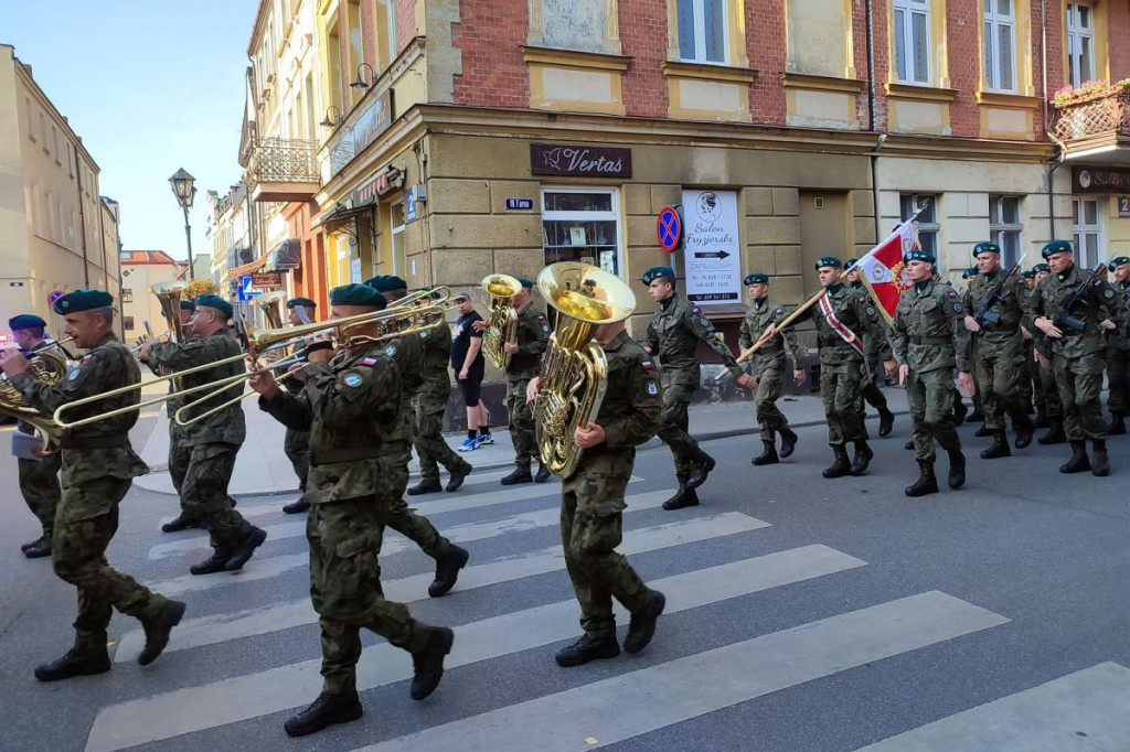 Uroczystości 102. rocznicy bitwy pod Brodnicą z bolszewikami. Byli niecodzienni goście [ZDJĘCIA]
