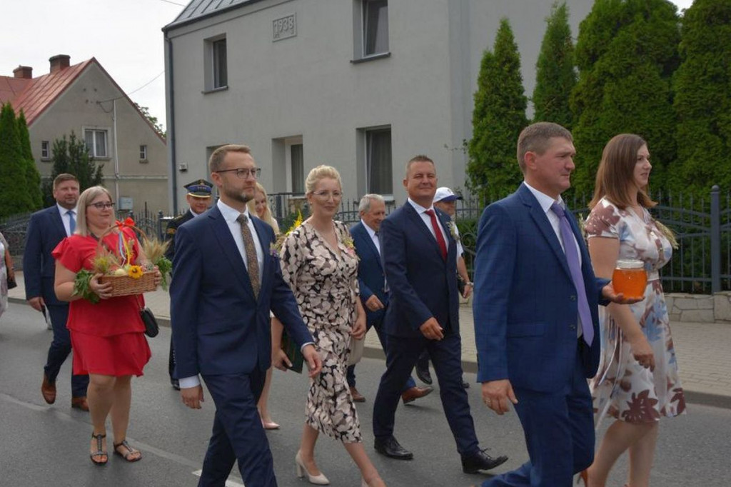 Brodnica i okolice. W Zbicznie na dożynkach byli posłowie, senator i wicewojewoda [ZDJĘCIA]