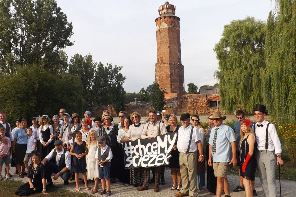 Brodnica. Parada rowerowa na ulicach z hasłem #chceMYścieżek [DUŻO ZDJĘĆ]