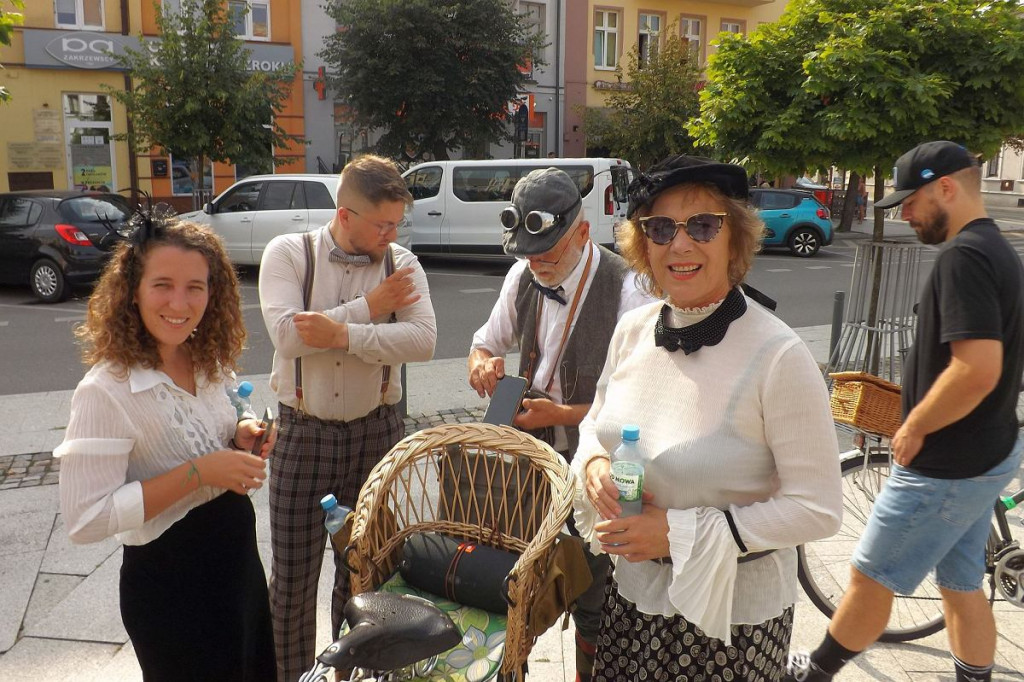 Brodnica. Parada rowerowa na ulicach z hasłem #chceMYścieżek [DUŻO ZDJĘĆ]
