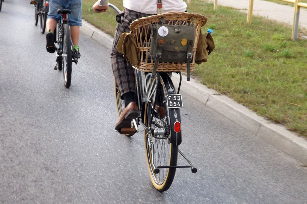Brodnica. Parada rowerowa na ulicach z hasłem #chceMYścieżek [DUŻO ZDJĘĆ]