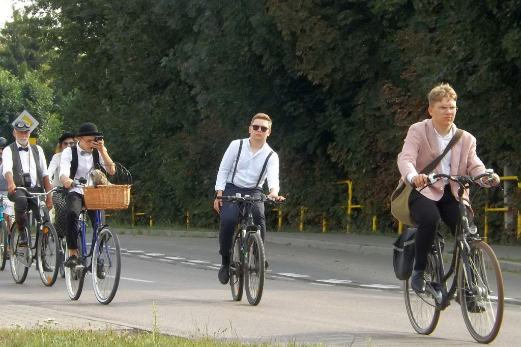 Brodnica. Parada rowerowa na ulicach z hasłem #chceMYścieżek [DUŻO ZDJĘĆ]
