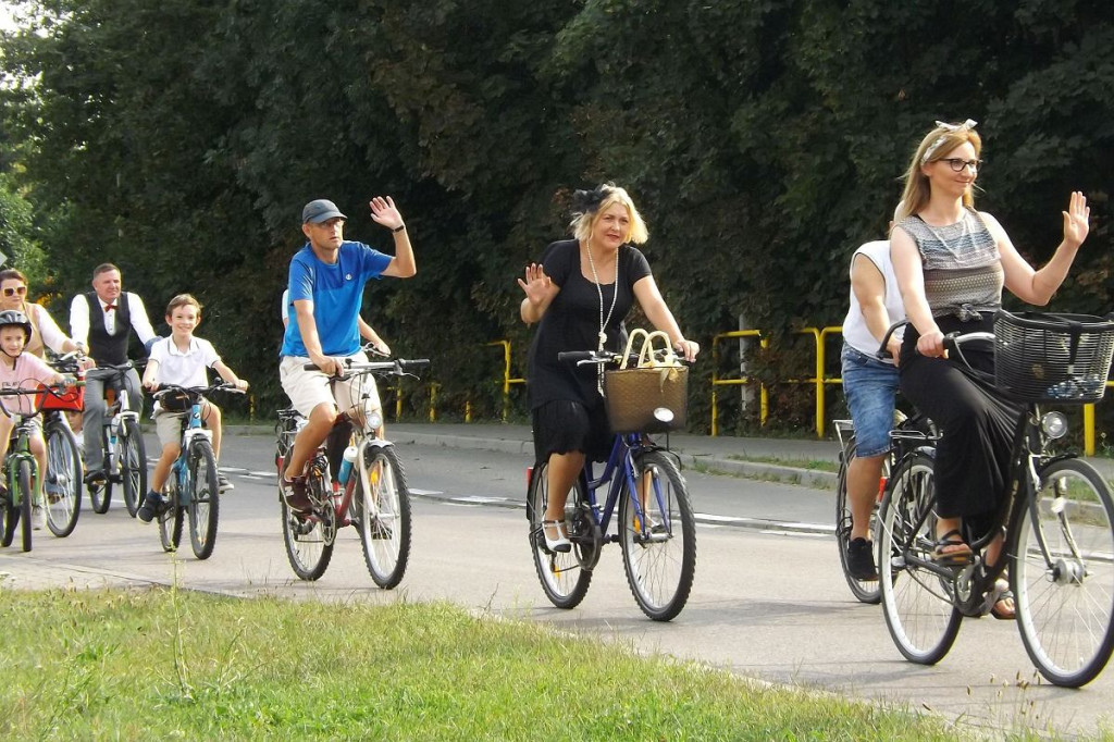 Brodnica. Parada rowerowa na ulicach z hasłem #chceMYścieżek [DUŻO ZDJĘĆ]