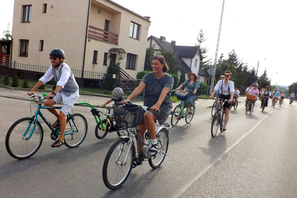 Brodnica. Parada rowerowa na ulicach z hasłem #chceMYścieżek [DUŻO ZDJĘĆ]