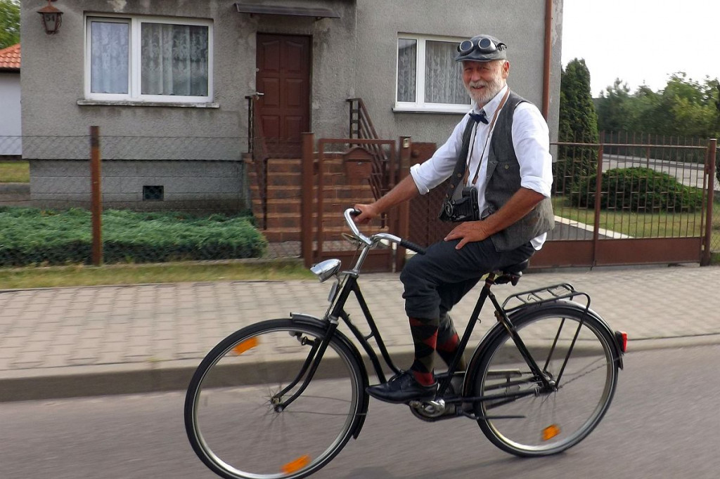 Brodnica. Parada rowerowa na ulicach z hasłem #chceMYścieżek [DUŻO ZDJĘĆ]