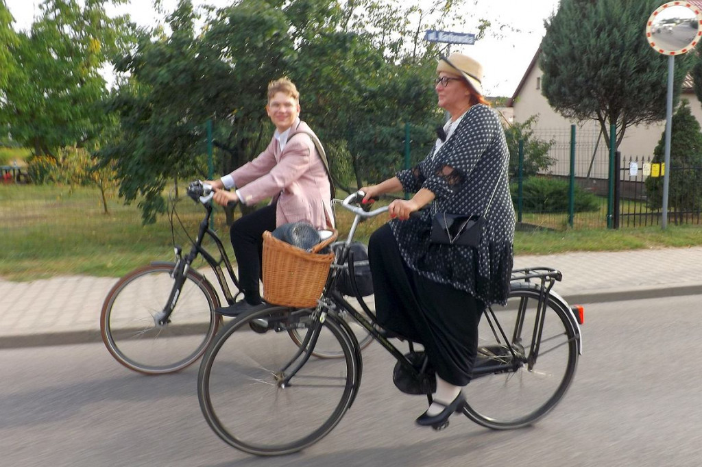 Brodnica. Parada rowerowa na ulicach z hasłem #chceMYścieżek [DUŻO ZDJĘĆ]