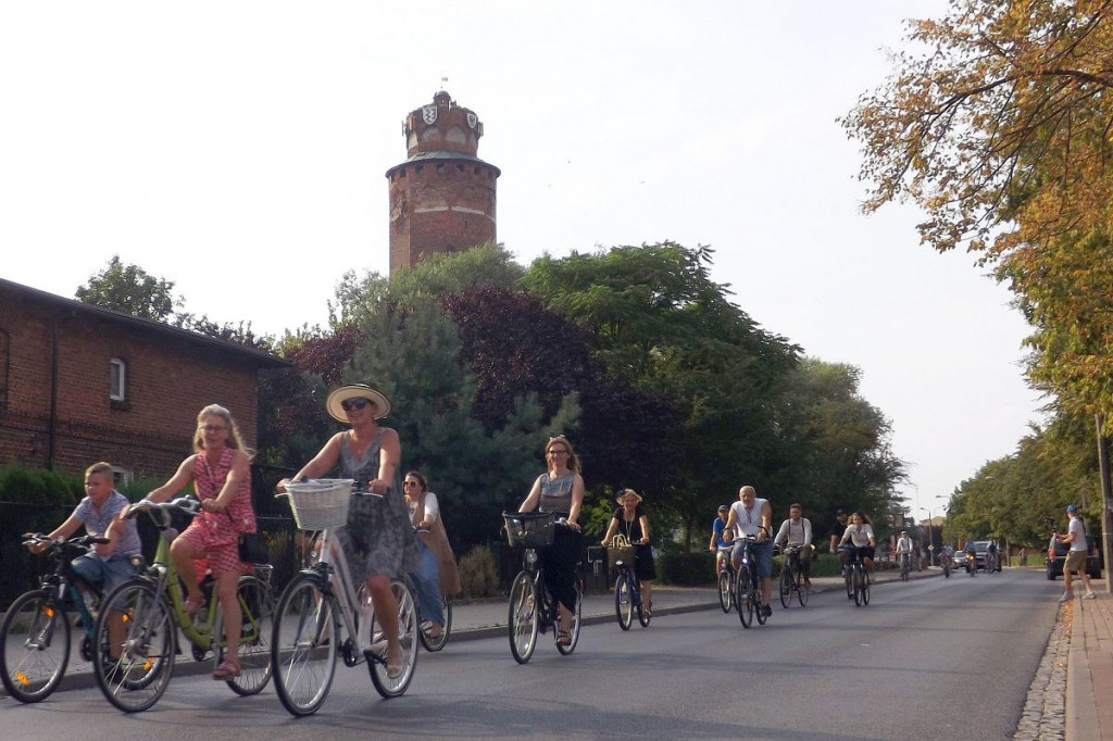 Brodnica. Parada rowerowa na ulicach z hasłem #chceMYścieżek [DUŻO ZDJĘĆ]