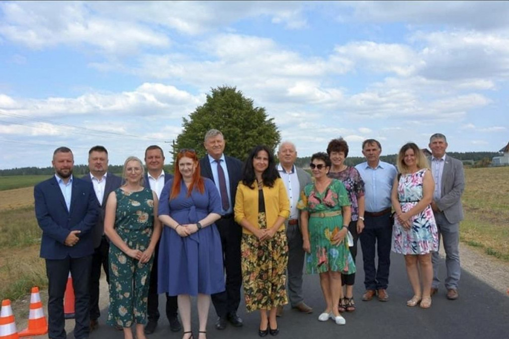 Oddano nowy odcinek jezdni asfaltowej na ul. Kwiatowej w Zbicznie