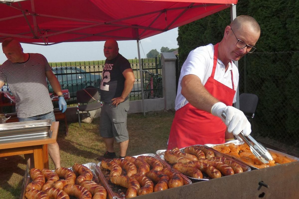 Brodnica i okolice. Dobry humor, ciasta i kiełbaski były dla wszystkich [DUŻO ZDJĘĆ]