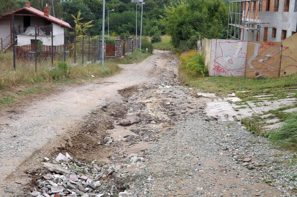Brodnica. Tutaj po deszczach ulicą płyną buraki. Czy będzie w końcu robiona?