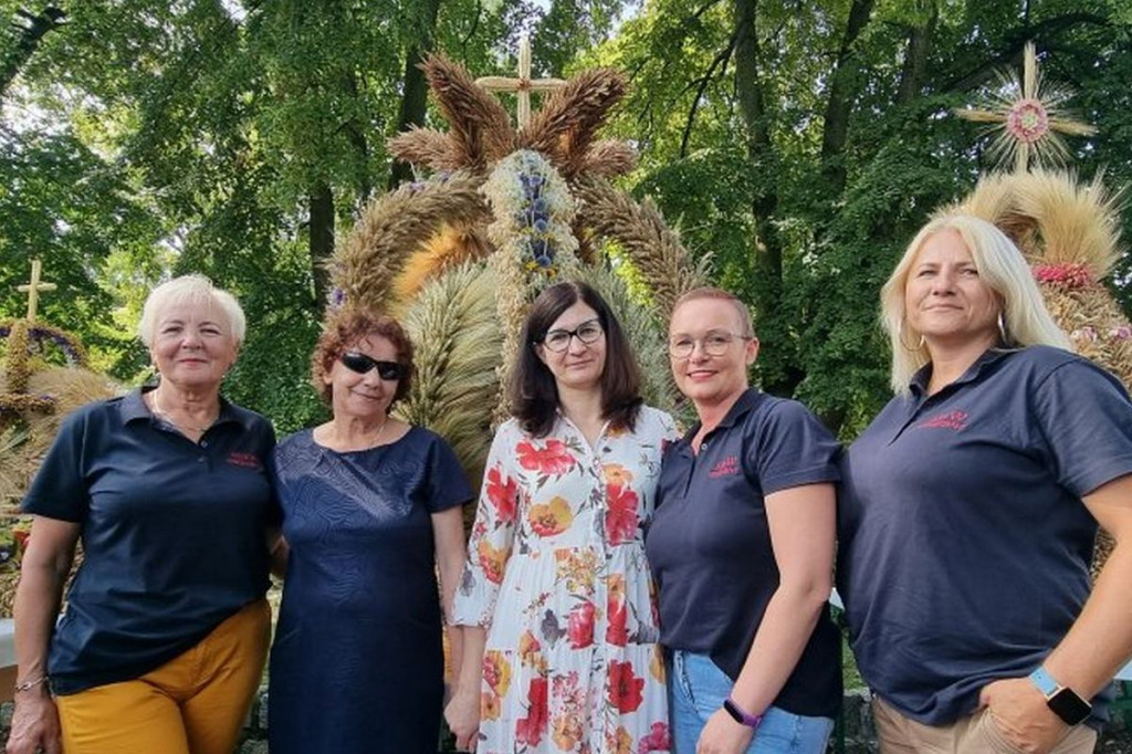 Dożynki 2022. Najpiękniejszy wieniec stworzyły gospodynie z Grzybna [ZDJĘCIA]