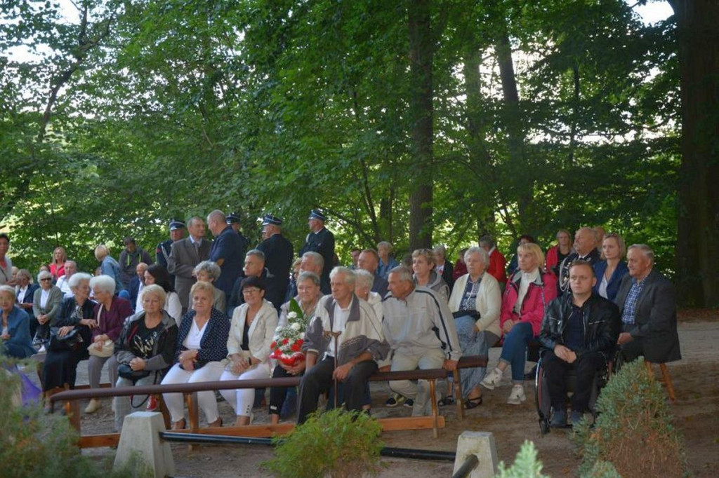 W Brzezinkach nad jeziorem Bachotek po raz 10. uczczono pamięć ofiar [ZDJĘCIA]