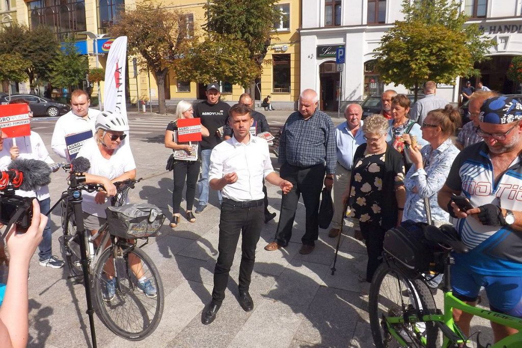 Brodnica i okolice. Lider Agrounii Michał Kołodziejczak zajechał busem na Duży Rynek. Nowa siła w powiecie brodnickim?