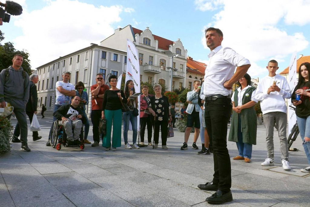 Brodnica i okolice. Lider Agrounii Michał Kołodziejczak zajechał busem na Duży Rynek. Nowa siła w powiecie brodnickim?