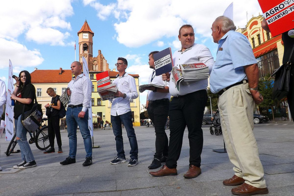 Brodnica i okolice. Lider Agrounii Michał Kołodziejczak zajechał busem na Duży Rynek. Nowa siła w powiecie brodnickim?