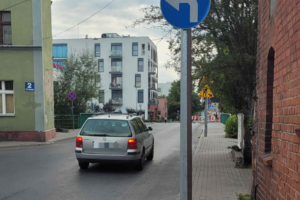 Brodnica. Trwa remont w centrum miasta, a kierowcy nie wiedzą, którędy jeździć [ZDJĘCIA]