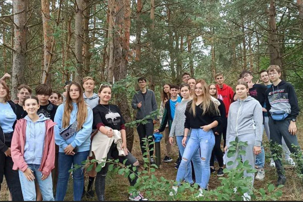 Licealiści z Brodnicy nad jeziorem nauczyli się śpiewać hymn I LO. Ale nie tylko [ZDJĘCIA]
