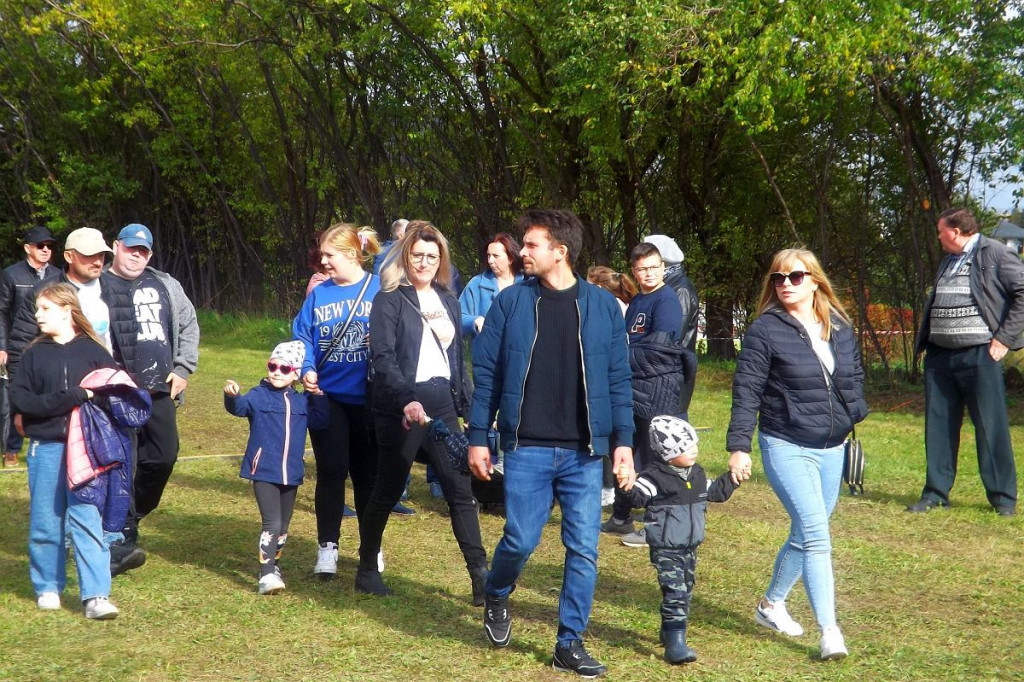Wielkie wyścigi ciągników na polu w Janówku niedaleko Brodnicy [DUŻO ZDJĘĆ]