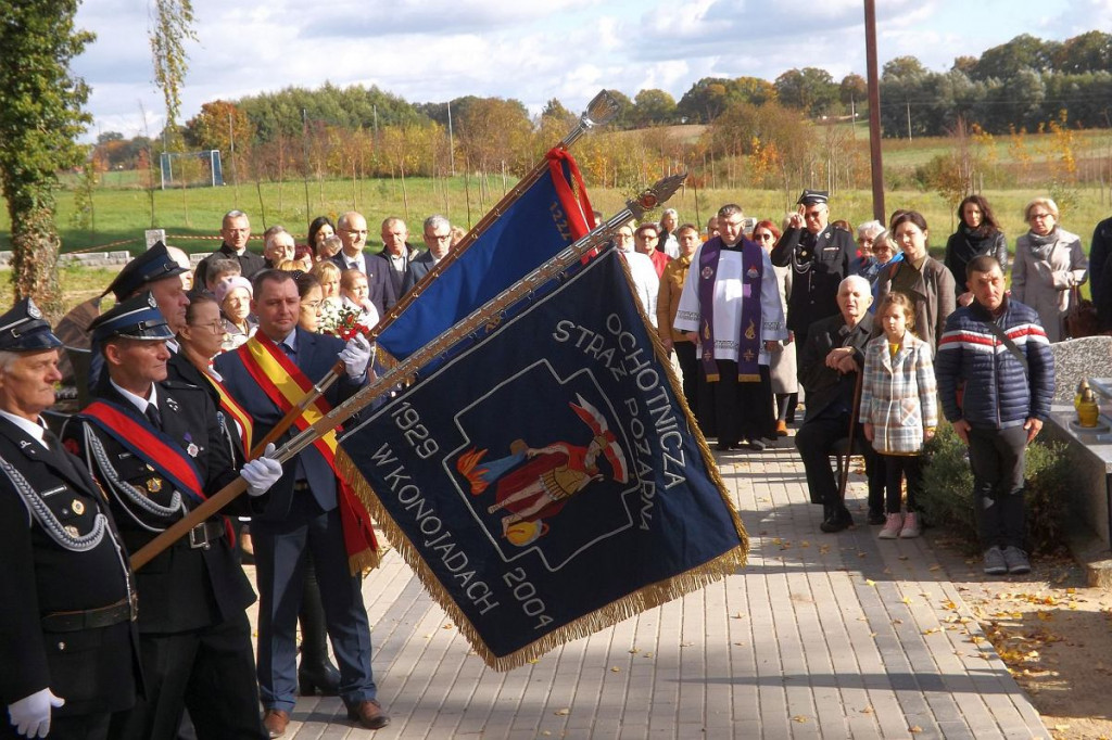 Uroczystość na cmentarzu. Są nazwiska 21 ofiar, troje najmłodszych nie miało jeszcze 9 lat [ZDJĘCIA]