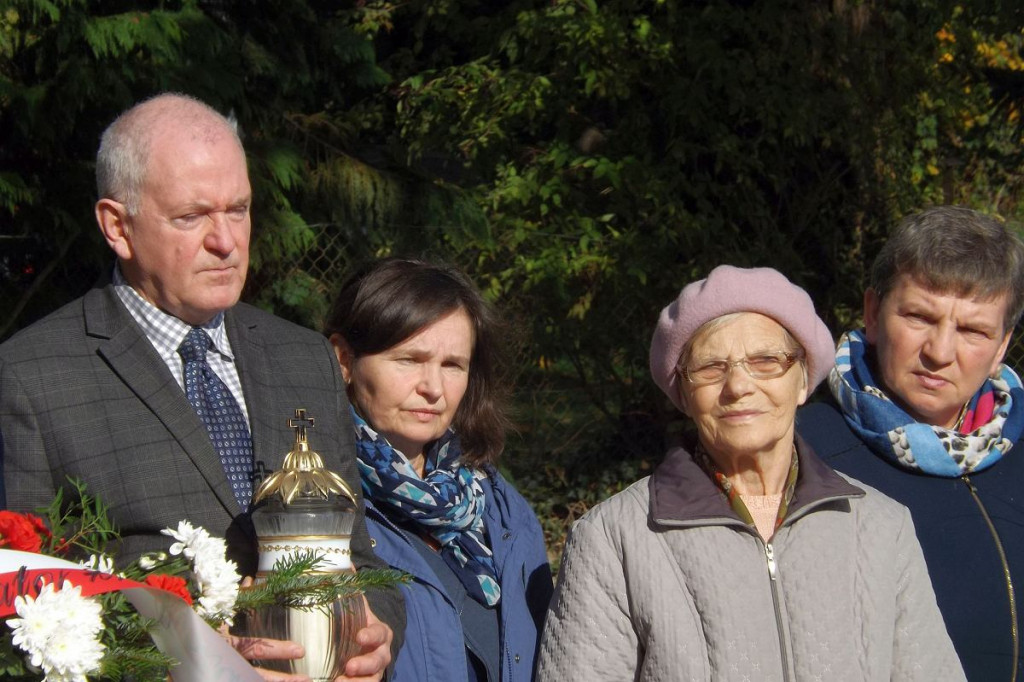 Uroczystość na cmentarzu. Są nazwiska 21 ofiar, troje najmłodszych nie miało jeszcze 9 lat [ZDJĘCIA]