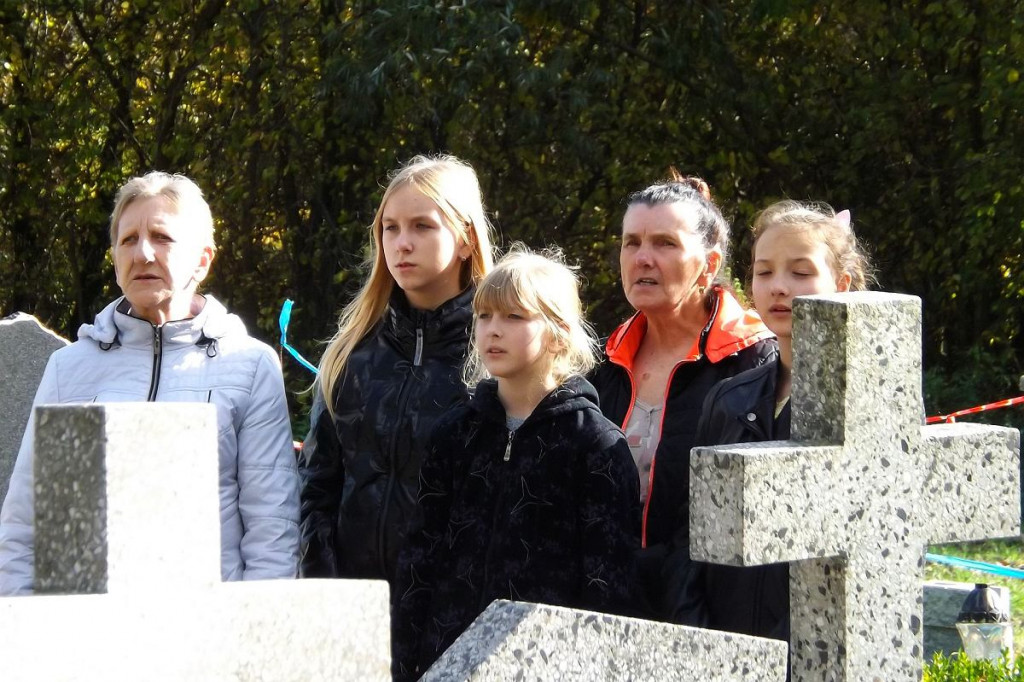 Uroczystość na cmentarzu. Są nazwiska 21 ofiar, troje najmłodszych nie miało jeszcze 9 lat [ZDJĘCIA]