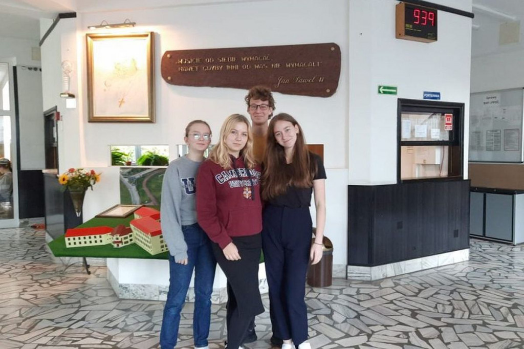 Brodnica. Licealiści wykuwają swoje talenty. Marszałek wręczył im certyfikaty [ZDJĘCIA]