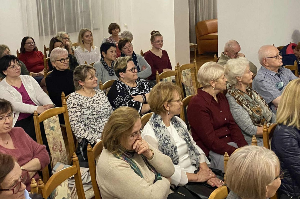 Brodnica. Pełna sala w Pałacu Anny Wazówny na spotkaniu ze znaną pisarką [ZDJĘCIA]