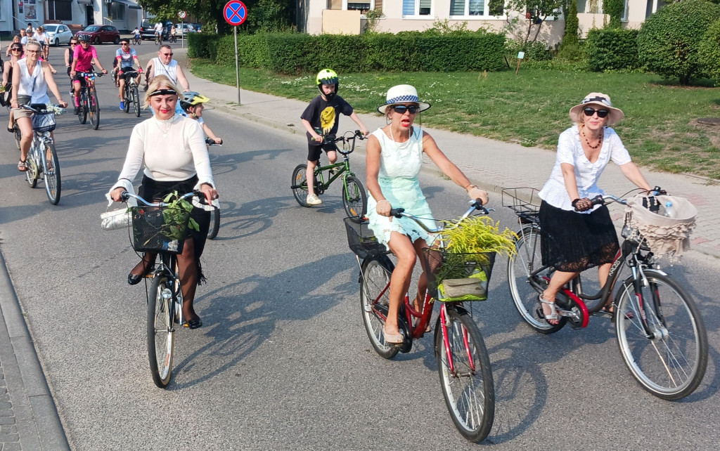 Rowerzyści na całej szerokości ulicy! Czy tak można? [DUŻO ZDJĘĆ]
