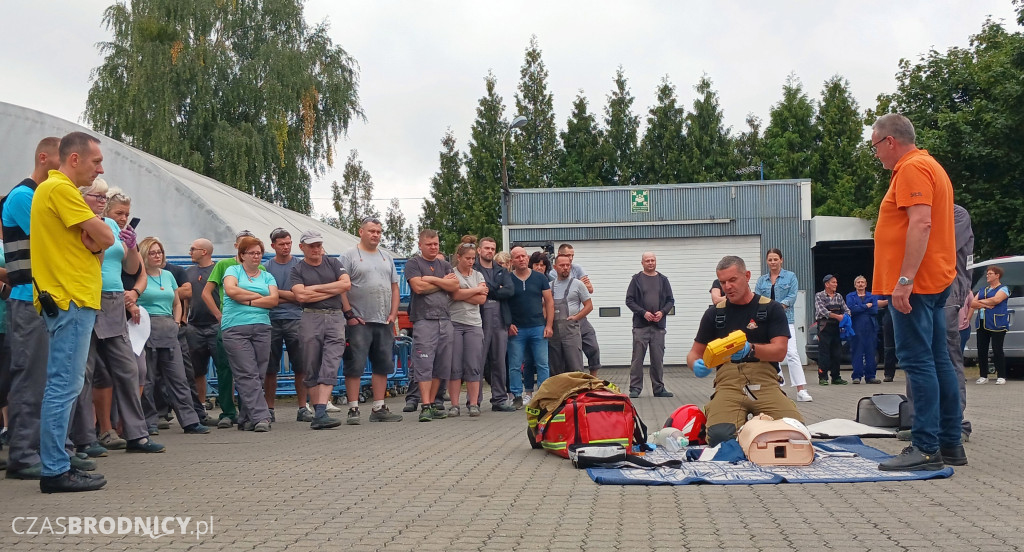 Wielka akcja strażaków w zakładzie przy Sikorskiego [ZDJĘCIA]