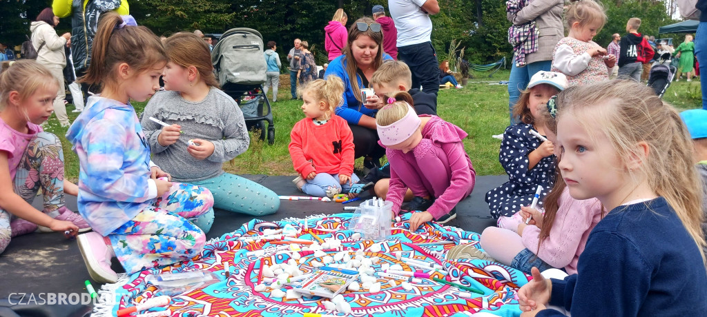 Radosny piknik nad Niskim Brodnem [DUŻO ZDJĘĆ]