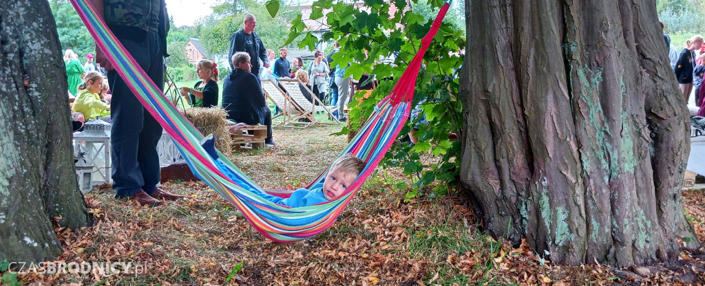 Radosny piknik nad Niskim Brodnem [DUŻO ZDJĘĆ]