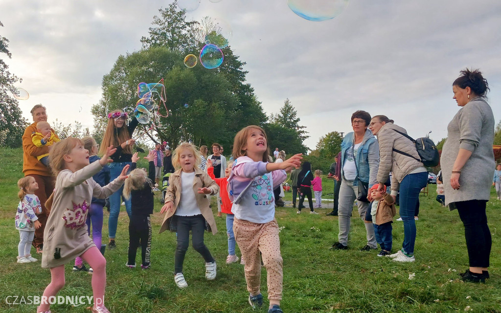 Radosny piknik nad Niskim Brodnem [DUŻO ZDJĘĆ]