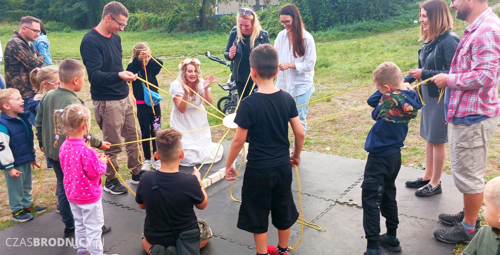 Radosny piknik nad Niskim Brodnem [DUŻO ZDJĘĆ]