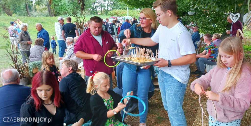 Radosny piknik nad Niskim Brodnem [DUŻO ZDJĘĆ]