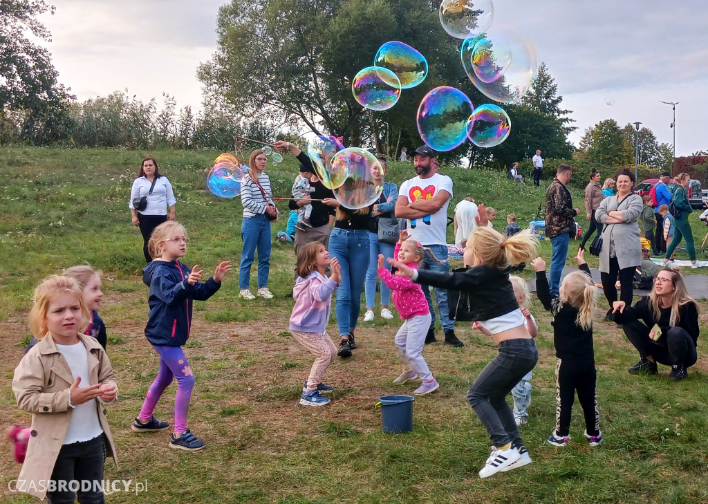 Radosny piknik nad Niskim Brodnem [DUŻO ZDJĘĆ]