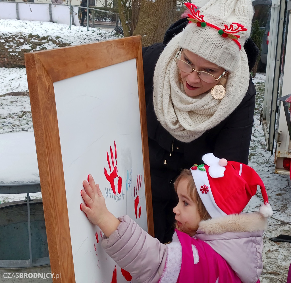 Setki osób zbierały pieniądze dla 12-letniej Weroniki