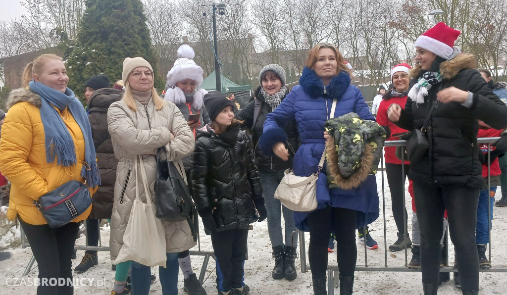 Setki osób zbierały pieniądze dla 12-letniej Weroniki